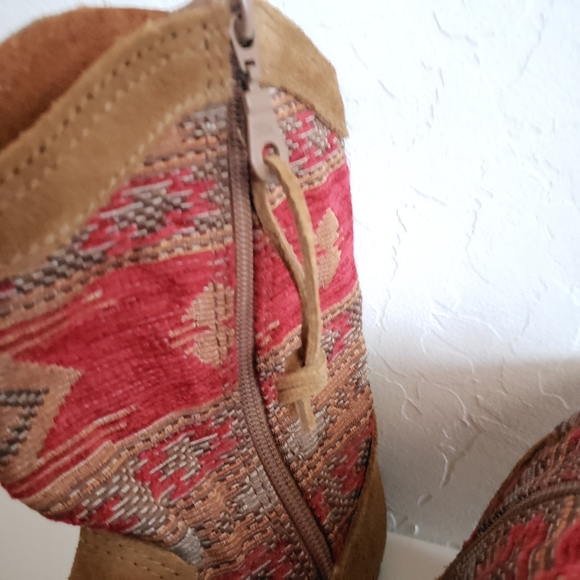 Minnetonka Baja tapestry boots NWT - Picture 4 of 6
